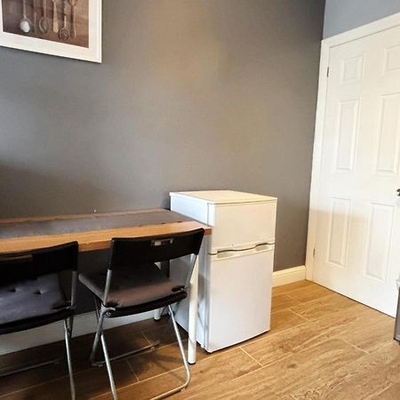 Shirley Apartments, Cozy Studio, Self Check In, 10 Min Drive To City Centre, Walking To Redbridge Train Station เซาธ์แธมป์ตัน ภายนอก รูปภาพ