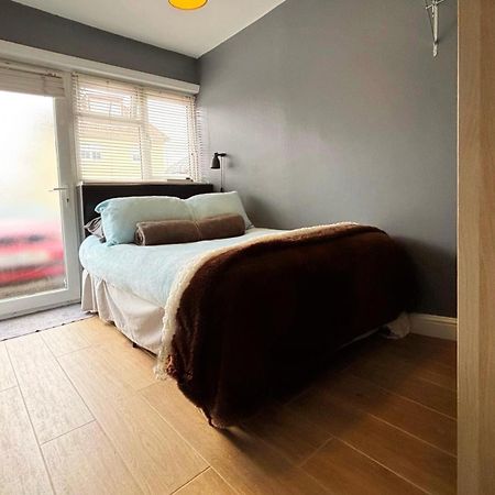 Shirley Apartments, Cozy Studio, Self Check In, 10 Min Drive To City Centre, Walking To Redbridge Train Station เซาธ์แธมป์ตัน ภายนอก รูปภาพ