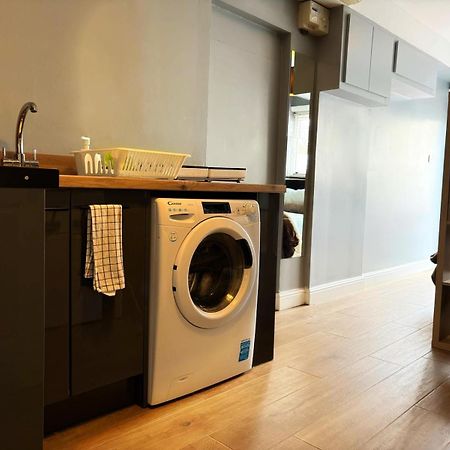 Shirley Apartments, Cozy Studio, Self Check In, 10 Min Drive To City Centre, Walking To Redbridge Train Station เซาธ์แธมป์ตัน ภายนอก รูปภาพ