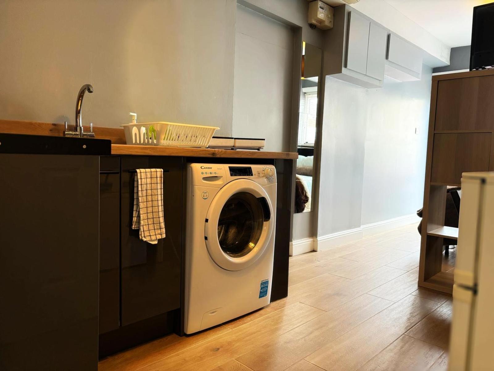 Shirley Apartments, Cozy Studio, Self Check In, 10 Min Drive To City Centre, Walking To Redbridge Train Station เซาธ์แธมป์ตัน ภายนอก รูปภาพ