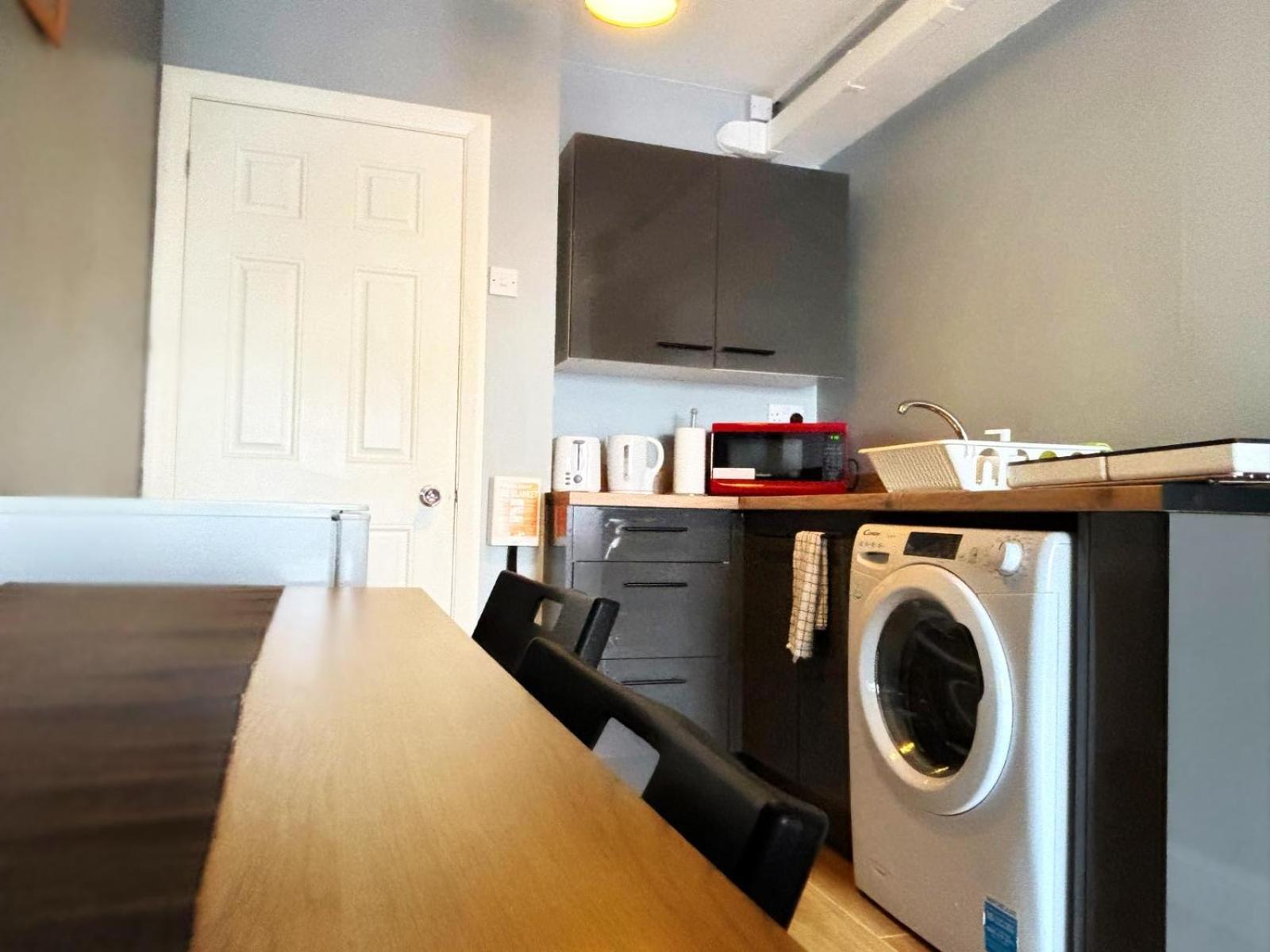 Shirley Apartments, Cozy Studio, Self Check In, 10 Min Drive To City Centre, Walking To Redbridge Train Station เซาธ์แธมป์ตัน ภายนอก รูปภาพ